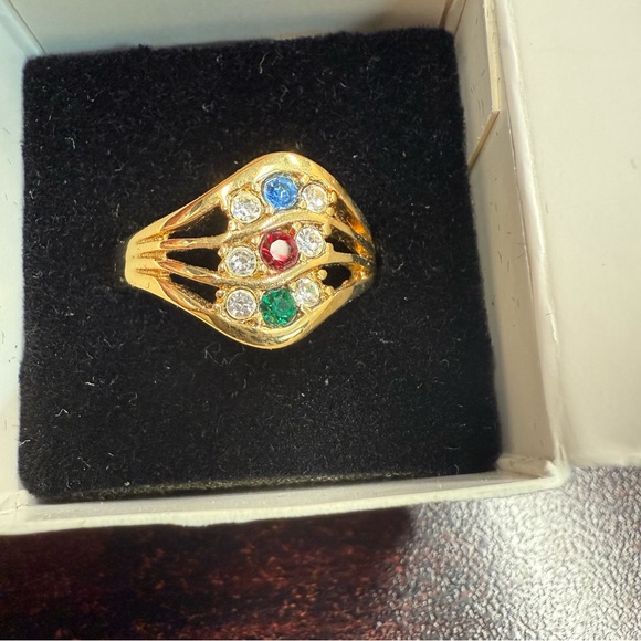 Avon Jewelry - Avon “Sparkling Wave” size 9 Ring with Unique Split Band Design NIB 1992 vintage